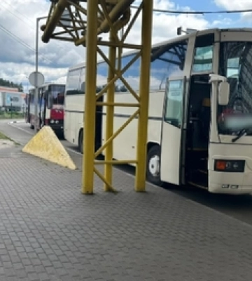 На Волині два пункти пропуску почали пропускати автобуси лише за записом