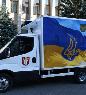 У Луцьку благодійники передали місії «На щиті» нове авто 