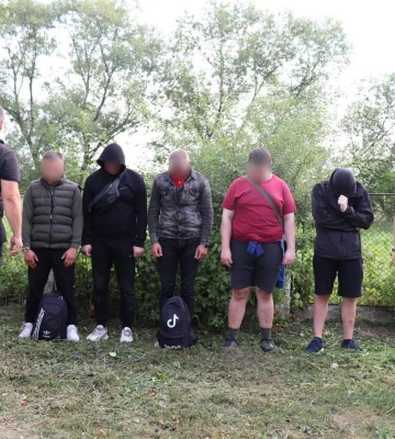 На Закарпатті зловмисник за €20 тисяч намагався переправити через держкордон п’ятьох чоловіків