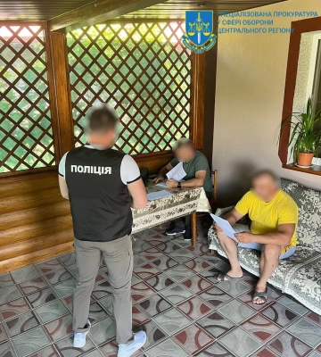 3000 доларів хабаря: повідомлено про підозру працівнику ТЦК на Черкащині і двом його спільникам
