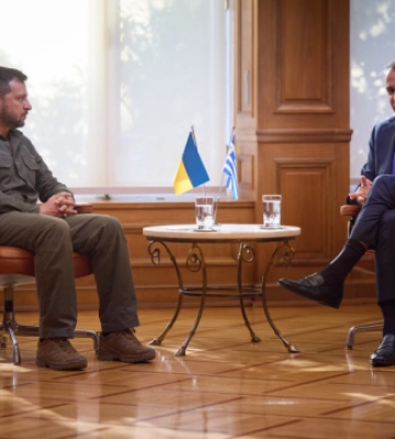 Зеленський обговорив з прем’єром Греції підтримку постраждалих міст, зокрема відновлення Одеси