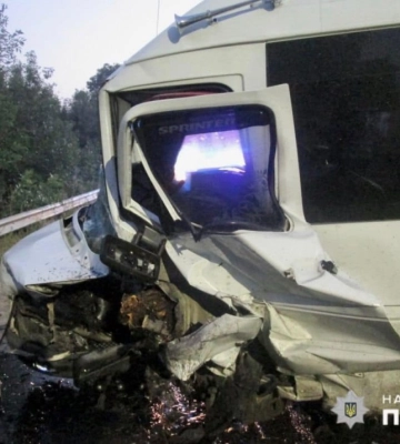 Поліція Житомирщини встановлює обставини ДТП, в якій постраждало 7-ро людей (ФОТО)