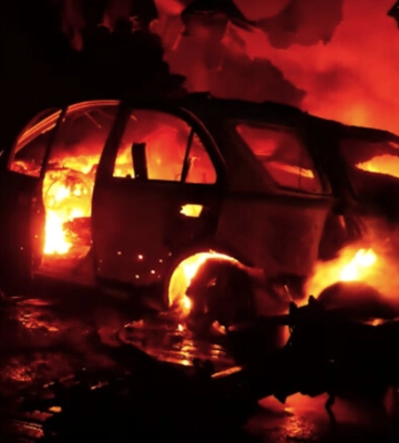 У Запоріжжі через атаку почалася величезна пожежа: горіло 14 автомобілів