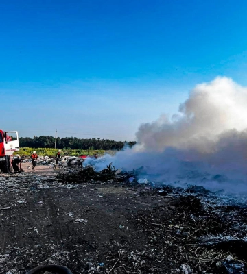 У двох районах Черкащини горять сміттєзвалища. На місці працюють рятувальники (ФОТО)