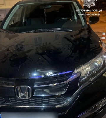 Бив автомобілі в центрі Львова: 37-річного порушника шпиталізували (відео)