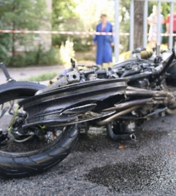 В Дніпрі сталася ДТП з участю таксі та мотоцикла: подробиці