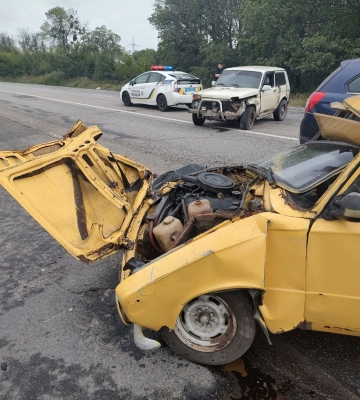 Троє постраждалих: на Окружній Харкова сталася ДТП з трьома автівками 