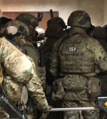 В военкоматах Одессы и Ровно проводят массовые обыски