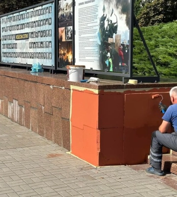 Фарбують граніт: жителі Києва обурилися благоустроєм на Європейській площі