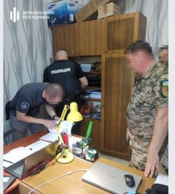 ДБР навідалось до військкоматів та ВЛК у регіонах: виявлення фактів корупції (деталі)