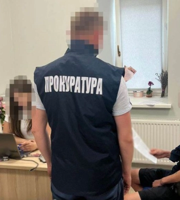 У Львові слідчі розбираються з молодиком, який побив трансгендерну військову