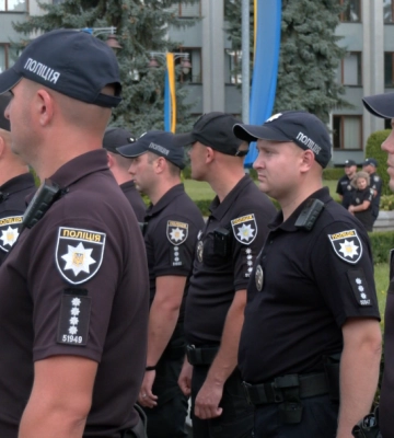 Правоохоронці громад Вараського району отримали нові автівки