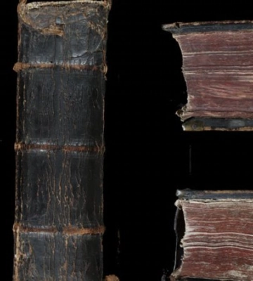 Одна из древнейших старопечатных книг. Как выглядит недавно оцифрованная Острожская Библия XVI века — фото