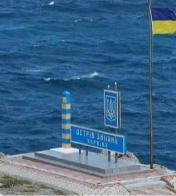 Украина опровергла фейк оккупантов об «уничтожении» катера ВСУ возле острова Змеиный — CNN