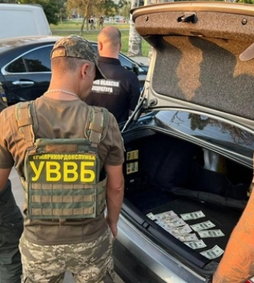Вимагали хабарі за огляд суден: на Одещині затримали прикордонників