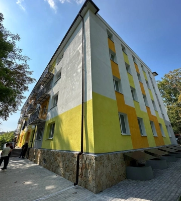 В Днепре для переселенцев из Мариуполя открыли отремонтированное общежитие
