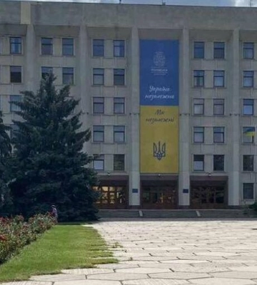 У Полтаві на День Державного прапора очікується мінлива хмарність та 25-градусна температура