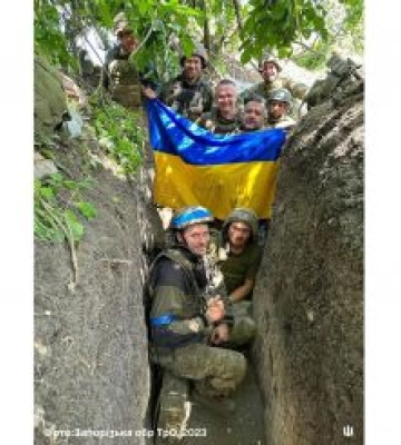 Колір мужності і звитяги — синьо-жовтий