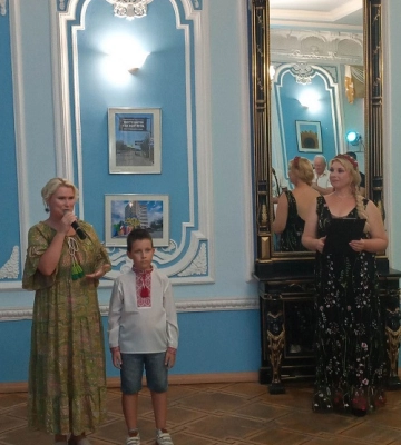 У Миколаївському драмтеатрі відкрилася фотовиставка з нагоди Дня Незалежності України