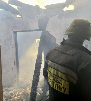Окупанти скинули дві керовані авіабомби на дитсадок та житлові будинки у Херсоні