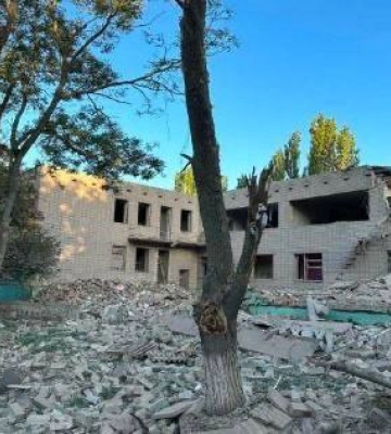 Дві ракети вибухнули у центр селища на Харківщині