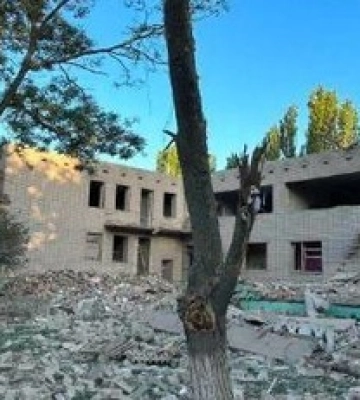 Бомбы попали в детсад и жилые дома: россияне нанесли удары по Херсону, фото