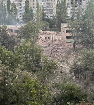 Російські війська вранці обстріляли Херсон, влучили у дитсадок і житлові будинки – ОВА