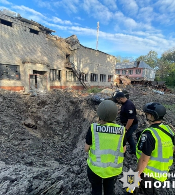 Фото с места «прилета» С-300 на Харьковщине опубликовали полиция и прокуратура