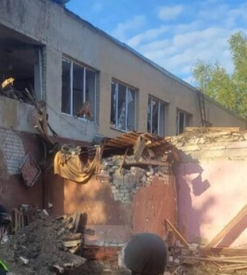 Последствия ракетного обстрела Чкаловского в Харьковской области: Поврежден дом культуры. ФОТОрепортаж
