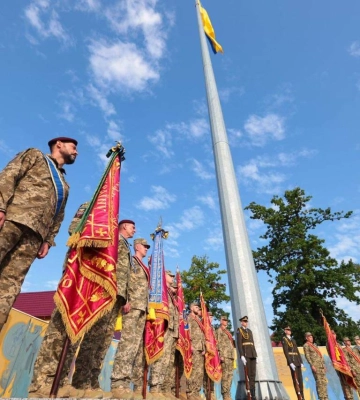 На найвищому стяготримачі у Львові підняли Державний прапор