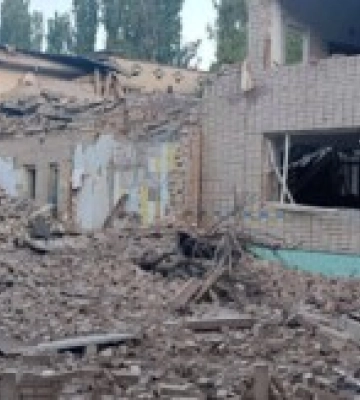 Рф вранці скинула авіабомбу на Херсон: є постраждалі та багато руйнувань