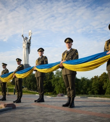 “Это наша уверенность и сила”: Зеленский поздравил украинцев с Днем Государственного Флага
