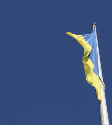 У Полтаві підняли найбільший в області Державний прапор України