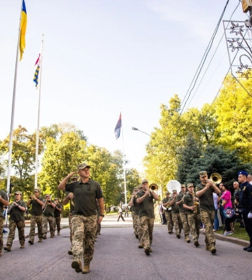 Символ незалежності: в Дніпрі урочисто підняли державний прапор