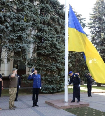 У Дніпрі до Дня українського прапора урочисто підняли синьо-жовтий стяг