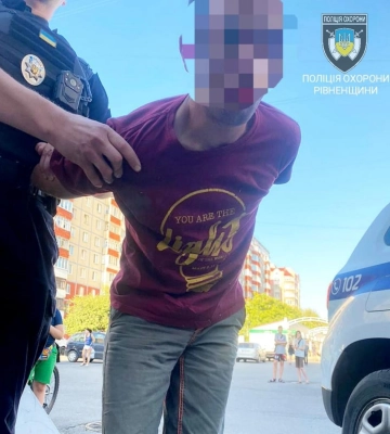 Хлопець та дівчина, яких спіймали на крадіжці у Рівному, хотіли напасти на поліцейських
