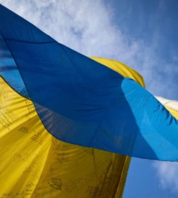 Зеленський: Прапор - наша сила, джерело волі і впевненість у тому, що він обов’язково майорітиме всюди, де має по праву