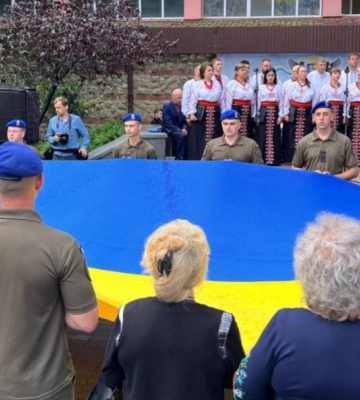 &quot;Носити прапор у серці&quot;. В Івано-Франківську урочисто підняли державний стяг та вручили нагороди