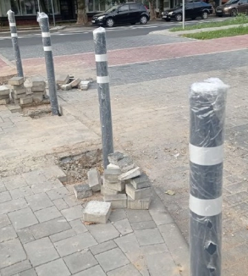 У Луцьку на проспекті Волі встановили обмежувачі руху. Фото