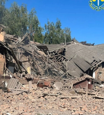 Среди погибших – директор школы. В Ромнах возросло количество жертв в результате удара РФ (видео)