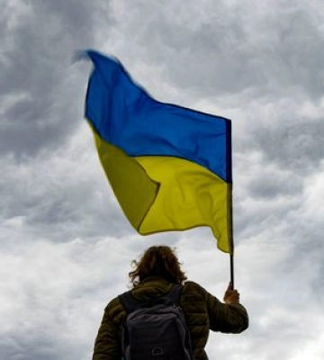 Около 45% украинцев считают патриотизмом донатить и разговаривать на государственном языке - опрос
