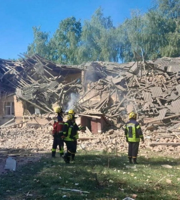 Російські загарбники атакували школу на Сумщині: є жертви