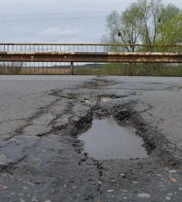 На Полтавщині закрили міст через річку Удай