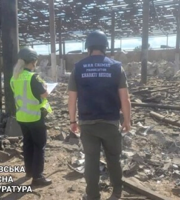 Росіяни вдарили ракетою по селу Михайлівка на Харківщині: пошкоджений склад підприємства. ФОТО