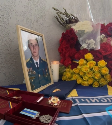 Память летчика Тараса Редькина увековечили в Харькове 