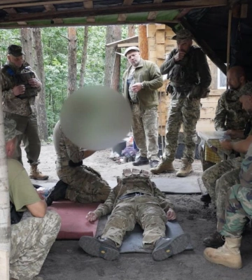 Нова "домівка" - бліндажі: як на Півночі Рівненщини живуть військові (ВІДЕО)