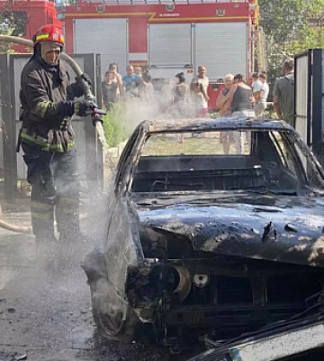 В Кривом Роге сгорел легковой автомобиль