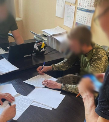 На Днепропетровщине командир разведвзвода заложил в ломбард рации и квадракоптеры на полмиллиона гривен – Офис Генпрокурора