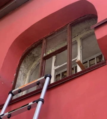 В університеті Шевченка реставрували автентичні вікна, пошкодженні внаслідок російської атаки на Київ