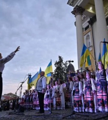 Як Закарпаття зустріло світанок молитвою за Україну
